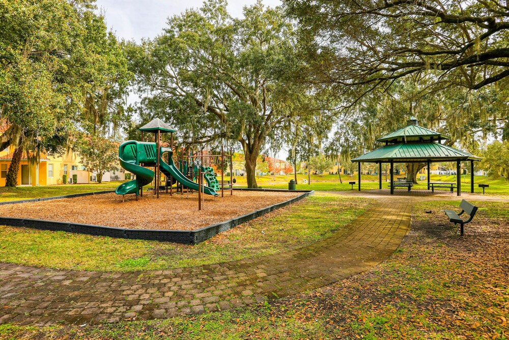 Dog-friendly Home With Shared Pool, Wifi, Central AC, and Private Washer/dryer