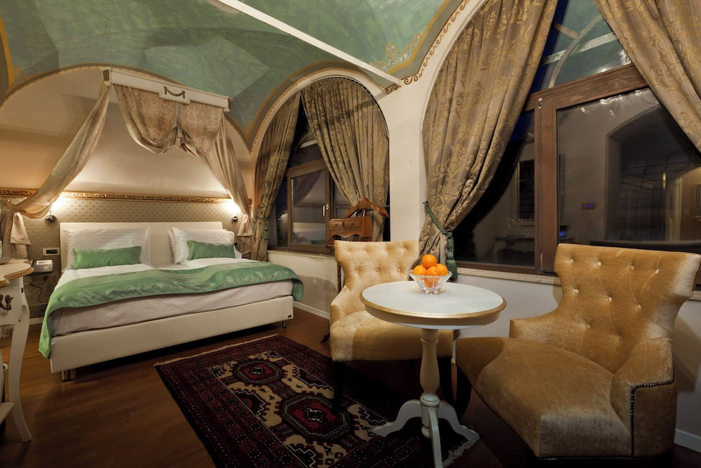 Standard Double room with city view (full double bed)