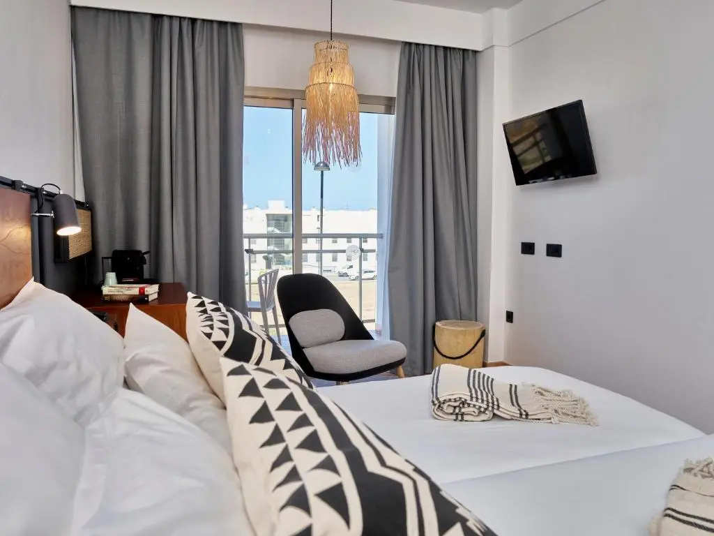 Standard Double room with pool view (twin beds)