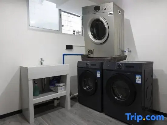 Yipin Apartment (Guangzhou Zhengjia Square Sports West Road Subway Station Branch)