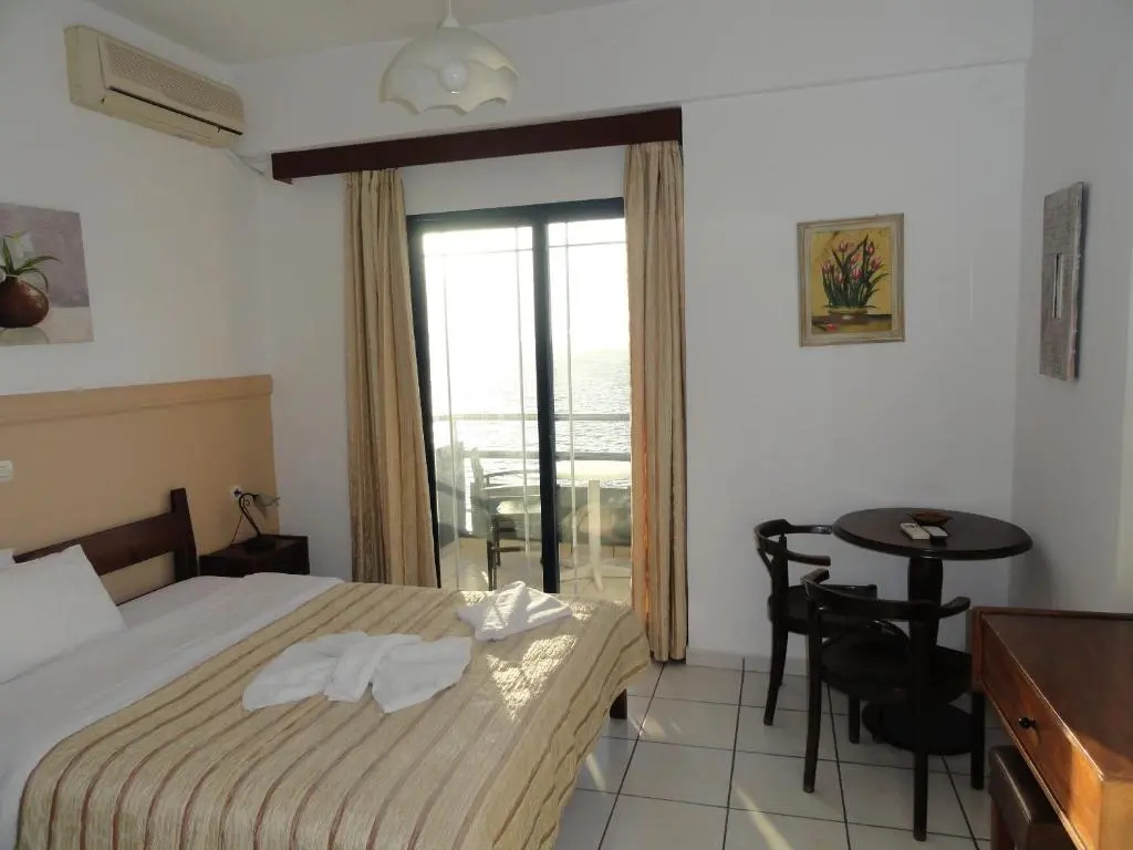 Standard Double room with sea view (full double bed)