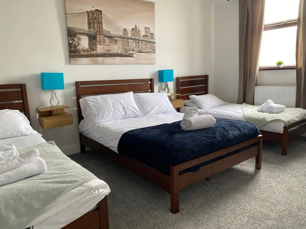 Modern 2 Bedroom Flat in Robert st, Swansea