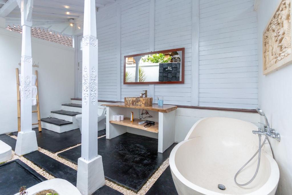 gallery_image_hidden_16