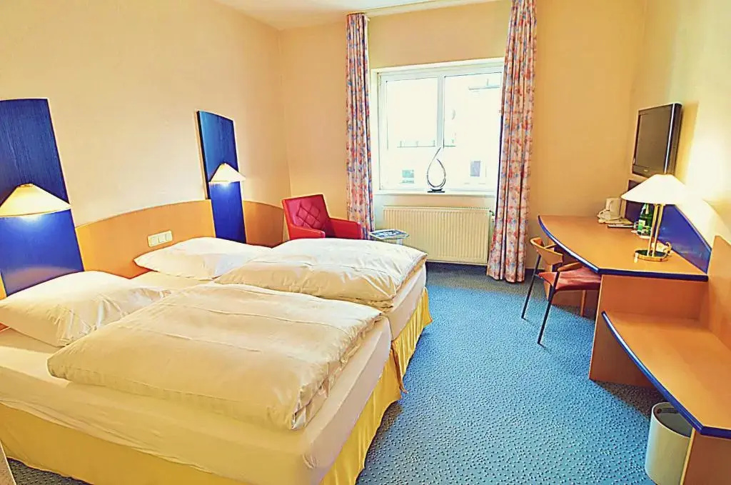 Business Double room (full double bed)