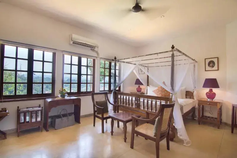 Deluxe Suite with pool view