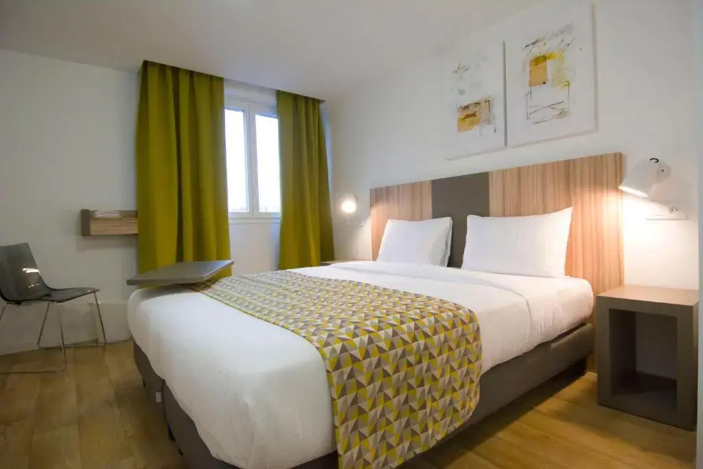 Double room (full double bed)