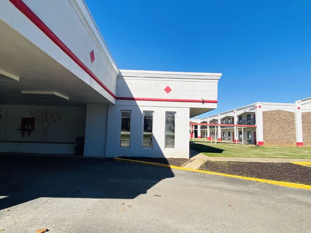 Travelers Place Inn & Suites