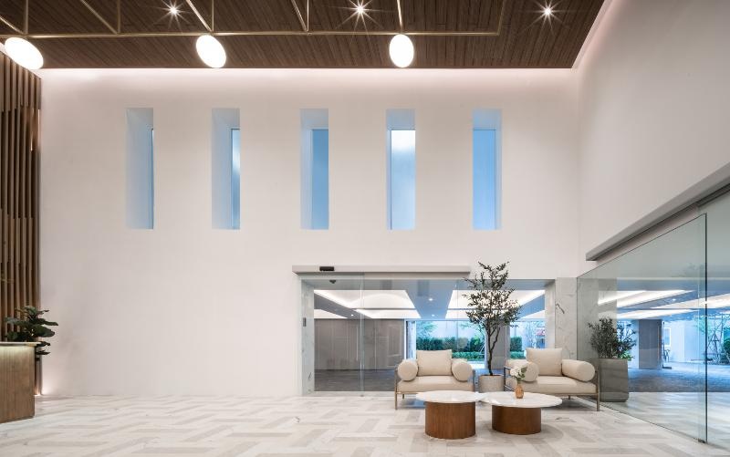 Lobby & Reception