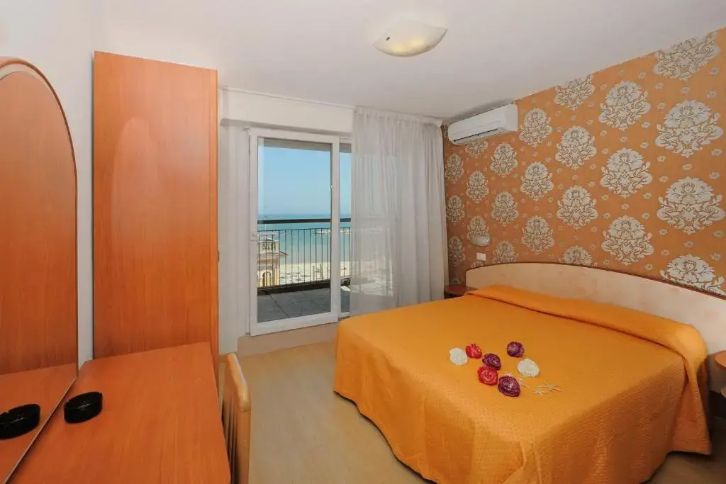 Standard Quadruple room with sea view