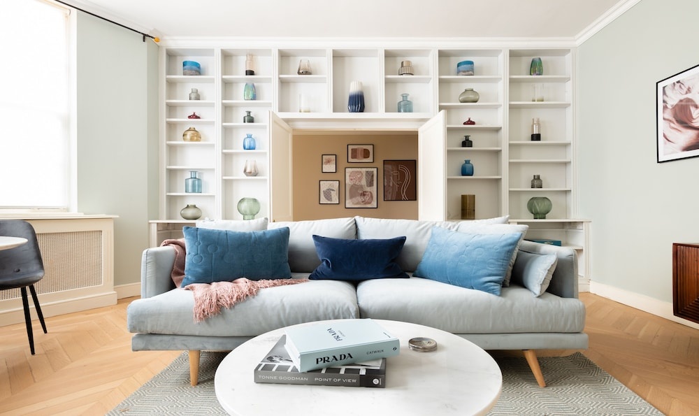 The Pimlico Gardens - Modern 3BDR with Patio & next to River Thames