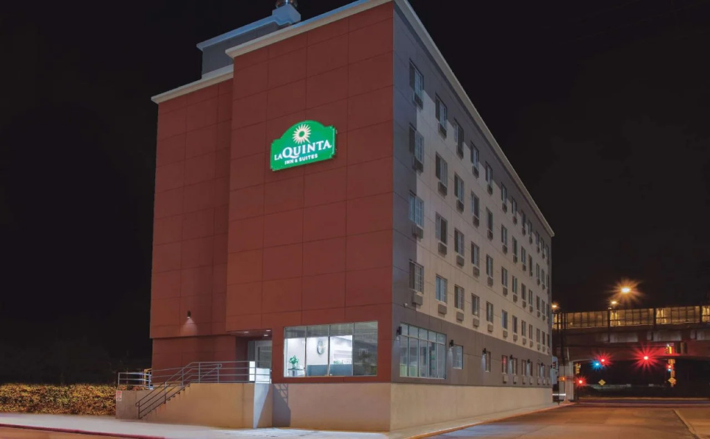La Quinta Inn & Suites Far Rockaway - JFK Airport