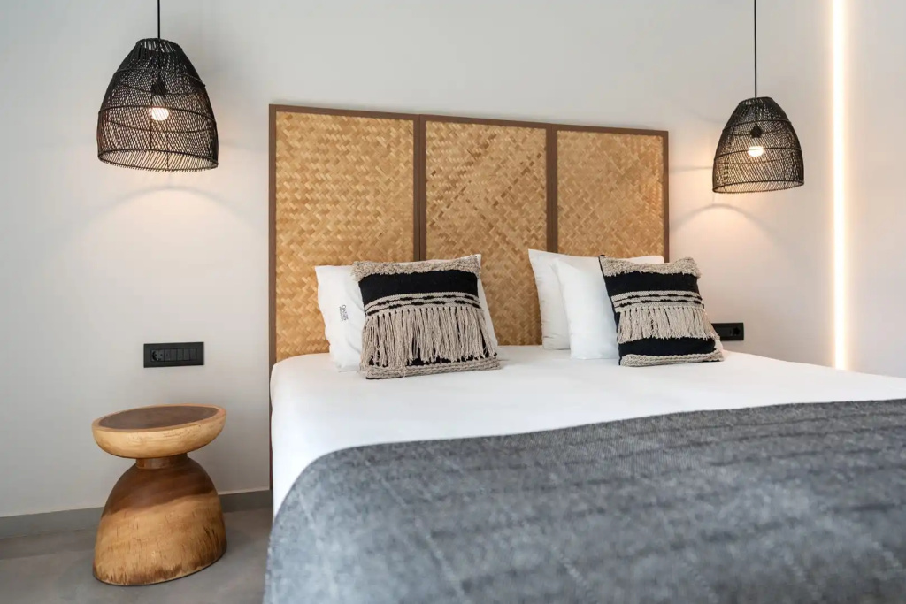 Superior Double room with balcony (full double bed)