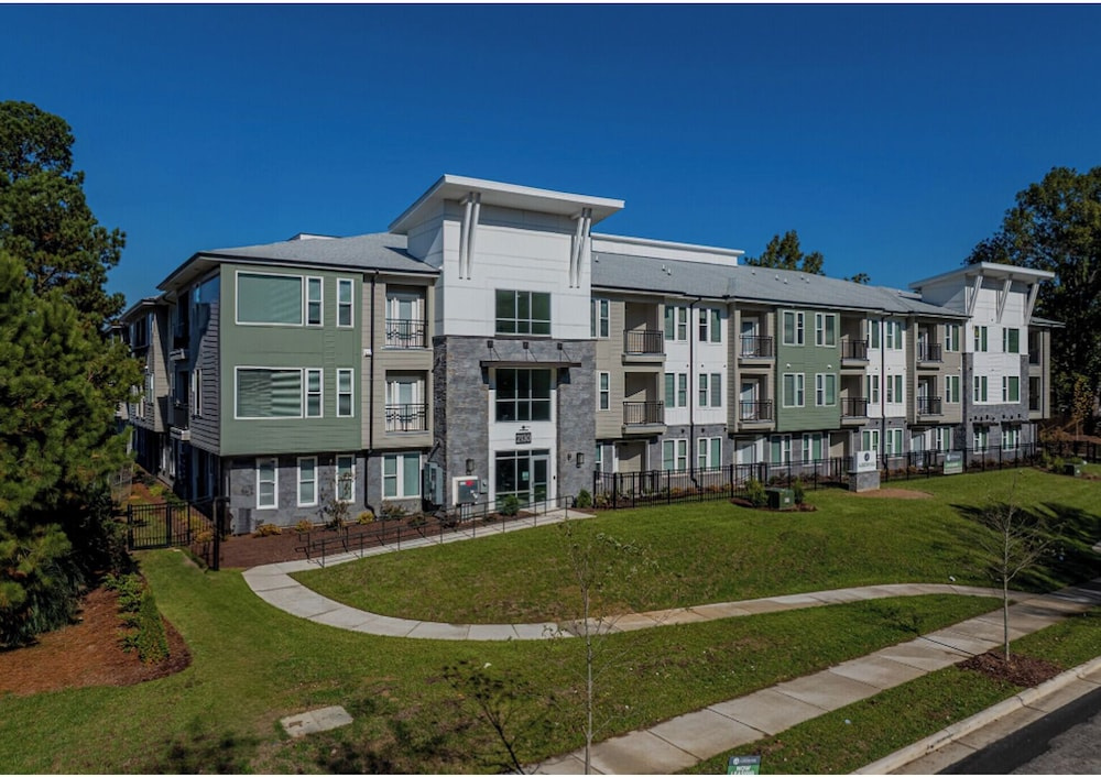Landing Apartments Near Woodcrest