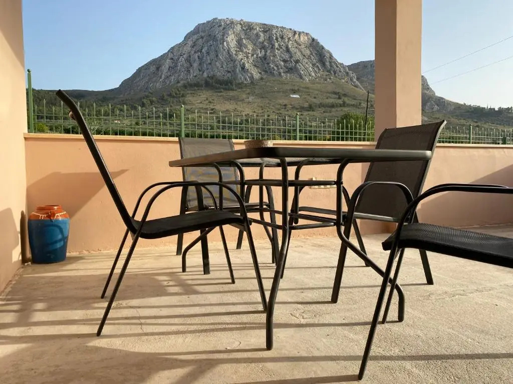 Acrocorinthos House
