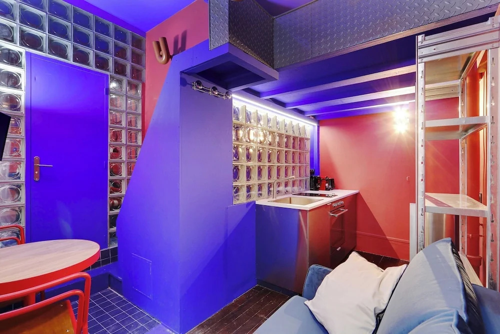 Afficher la photo 6 — Cosy, Colourful Studio for 2 - Heart of "marais"