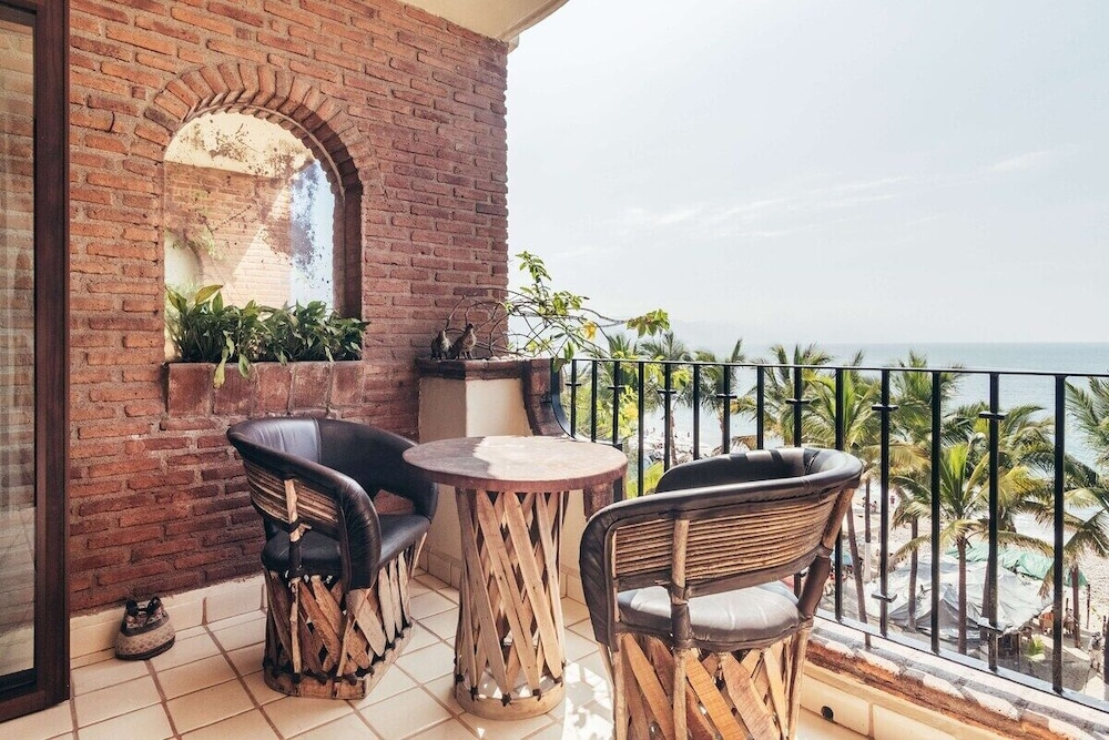Ocean View 1Br Condo-balcony-beach-pool - 502