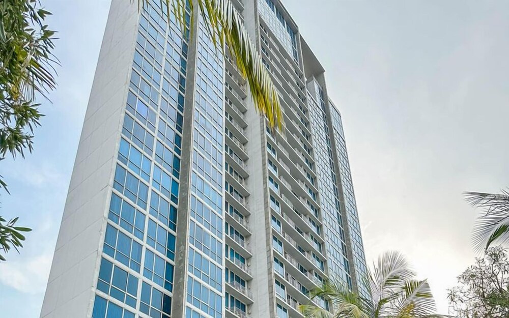 Spacious And Lavish 4Br At The Via And The Vue Ciputra World Apartment
