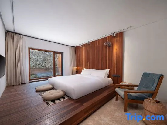 Standard room with courtyard view