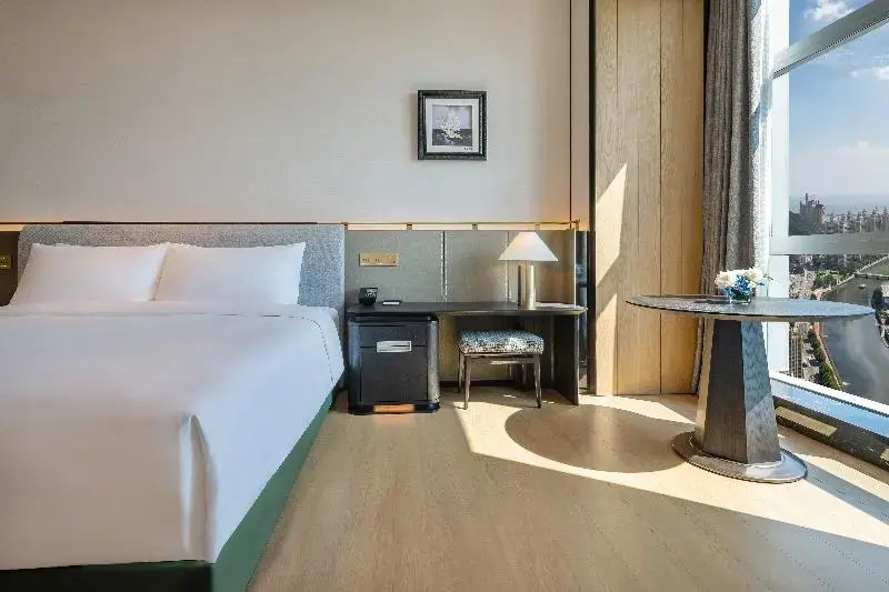 Standard Double Club room with ocean view (full double bed)