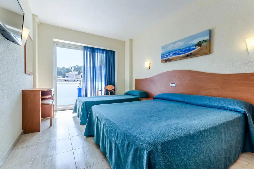 Triple room