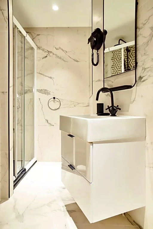 Madrigal hotel 180