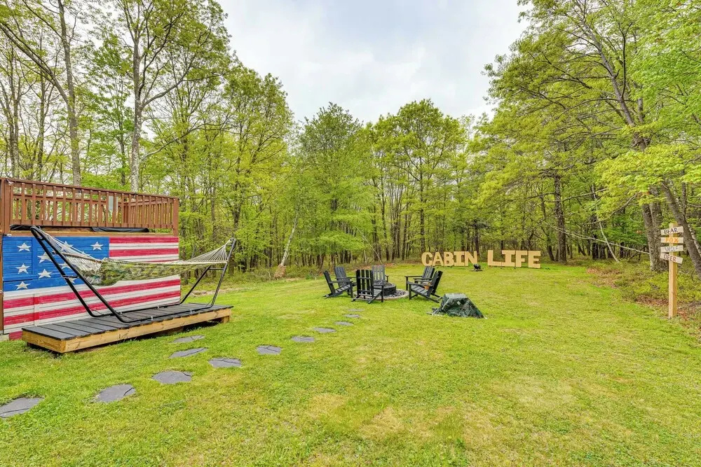 Hot Tub & Fire Pit: Albrightsville Log Cabin!