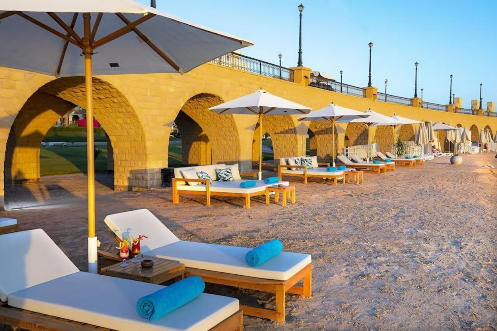 Beach & Waterfront