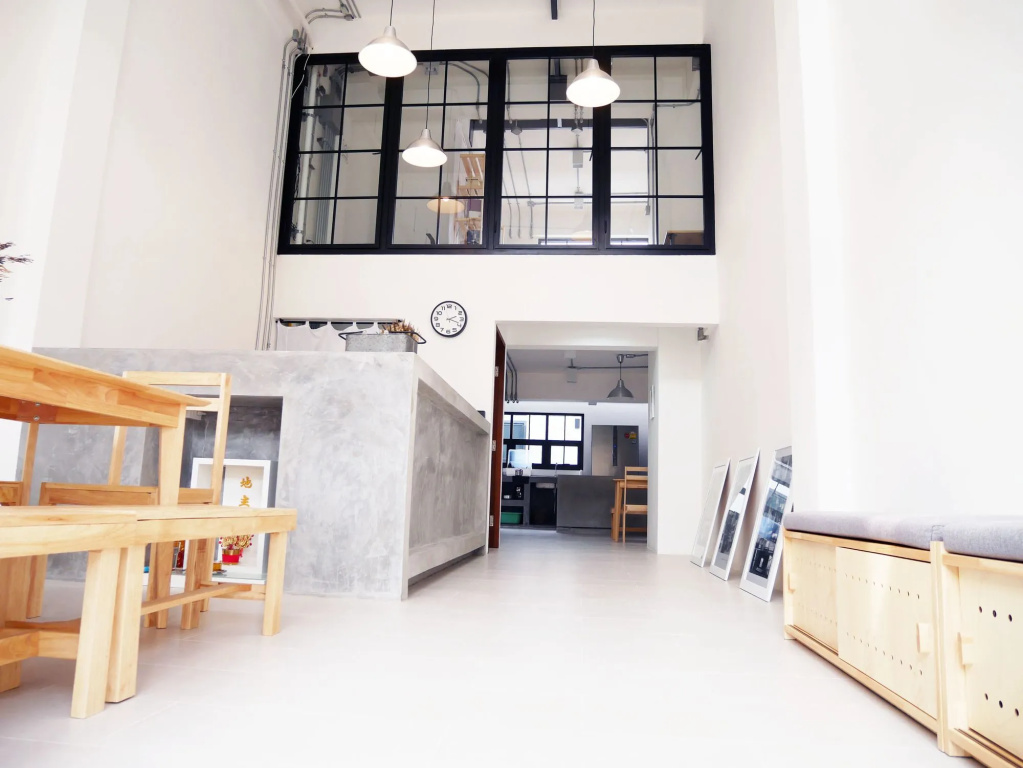 The Companion - Hostel — фото
