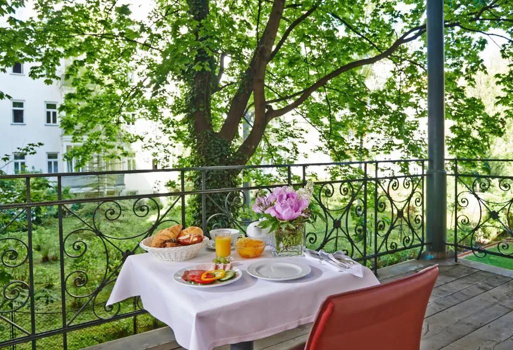 Superior Double room with balcony (full double bed)