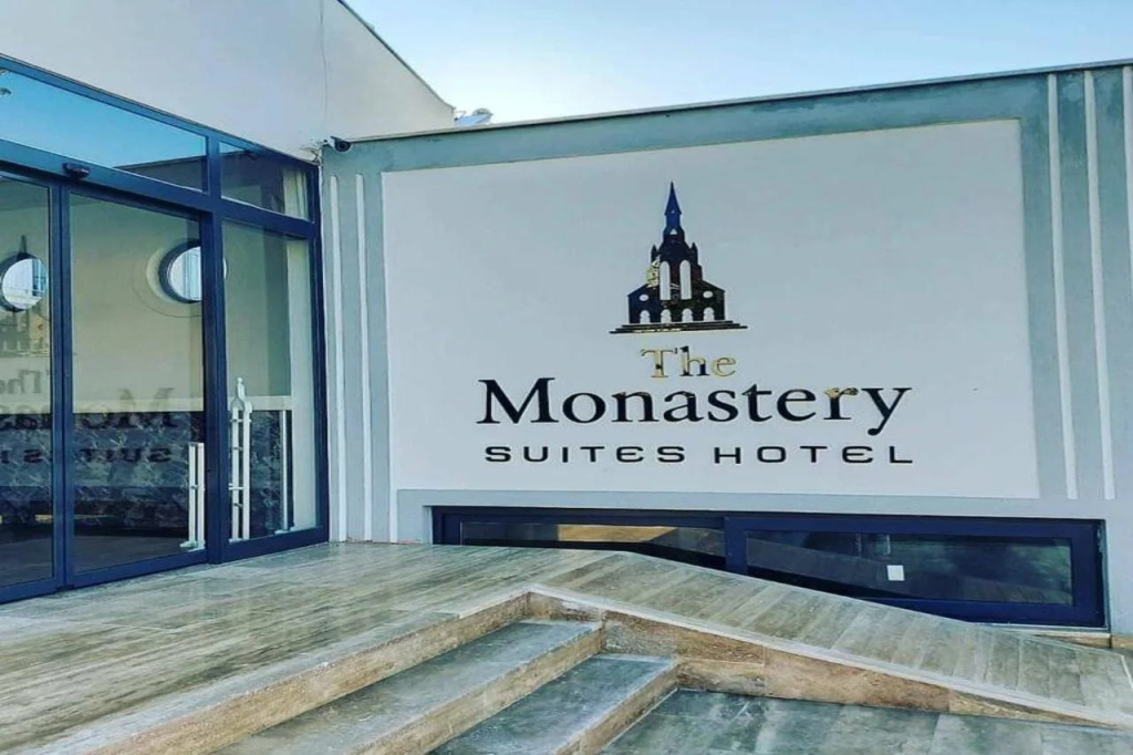Monastery Suites Hotel — фото