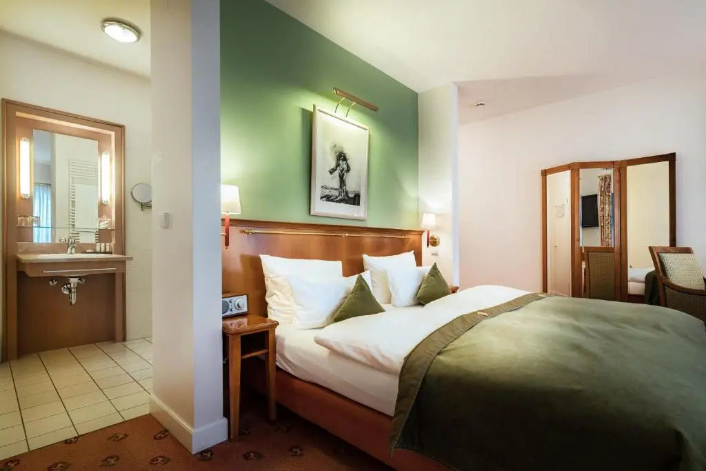 Superior Double room (full double bed)