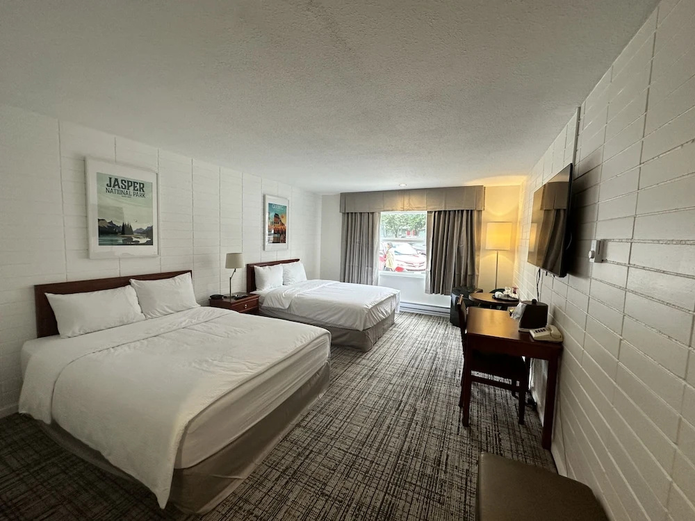 Standard Quadruple Club room