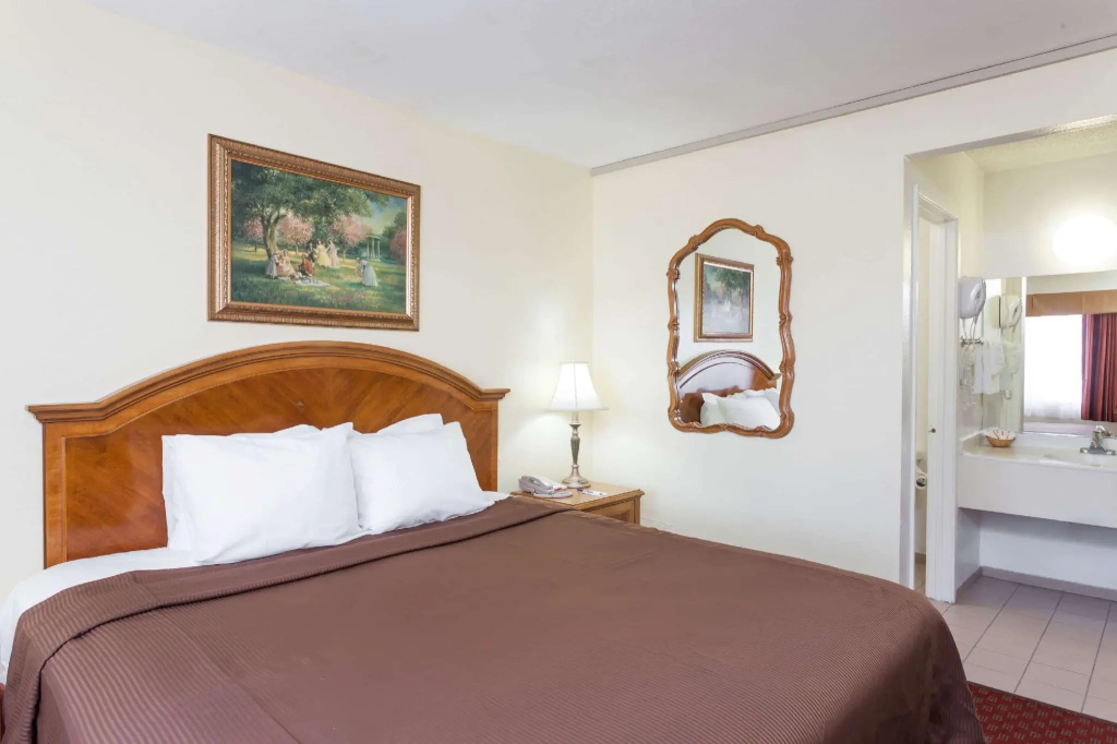 Standard Double room (full double bed)