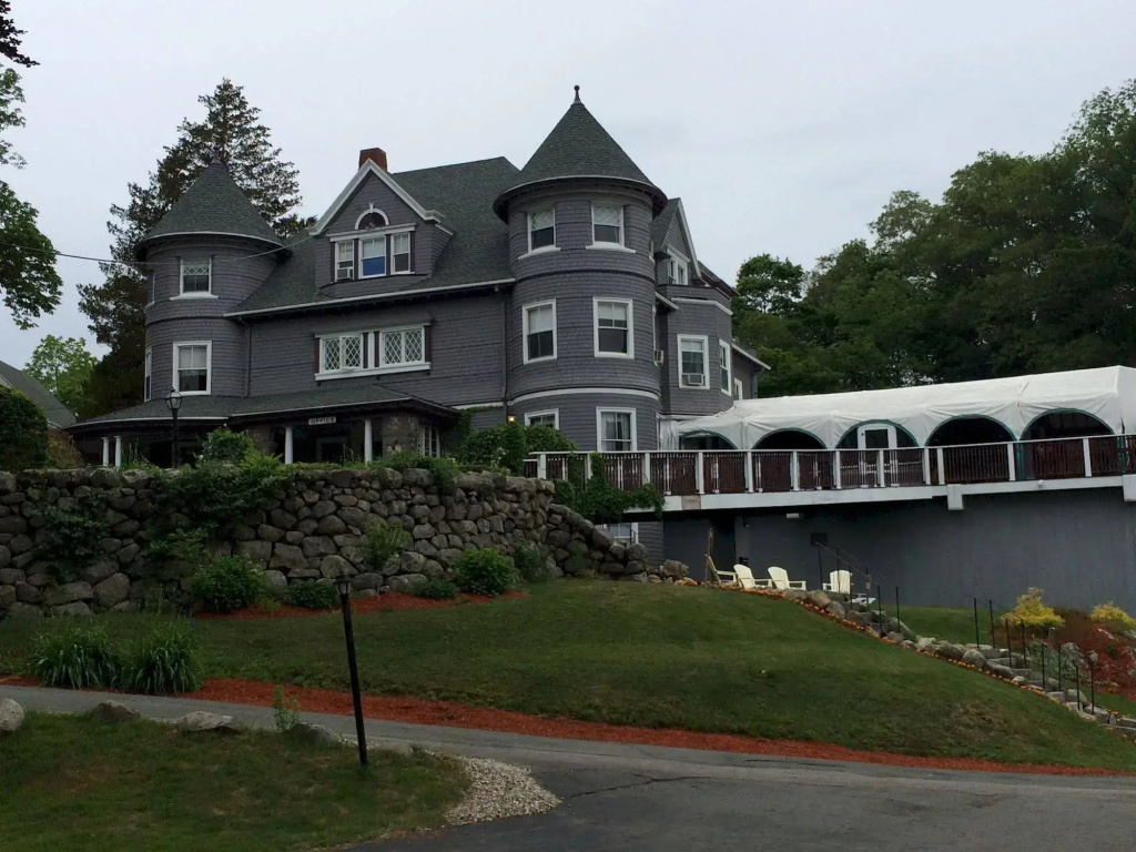 Castle Manor Inn