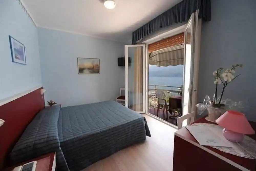 Superior Double room with balcony (full double bed)