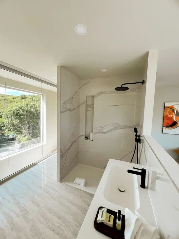 Deluxe Double Duplex room with ocean view full double bed