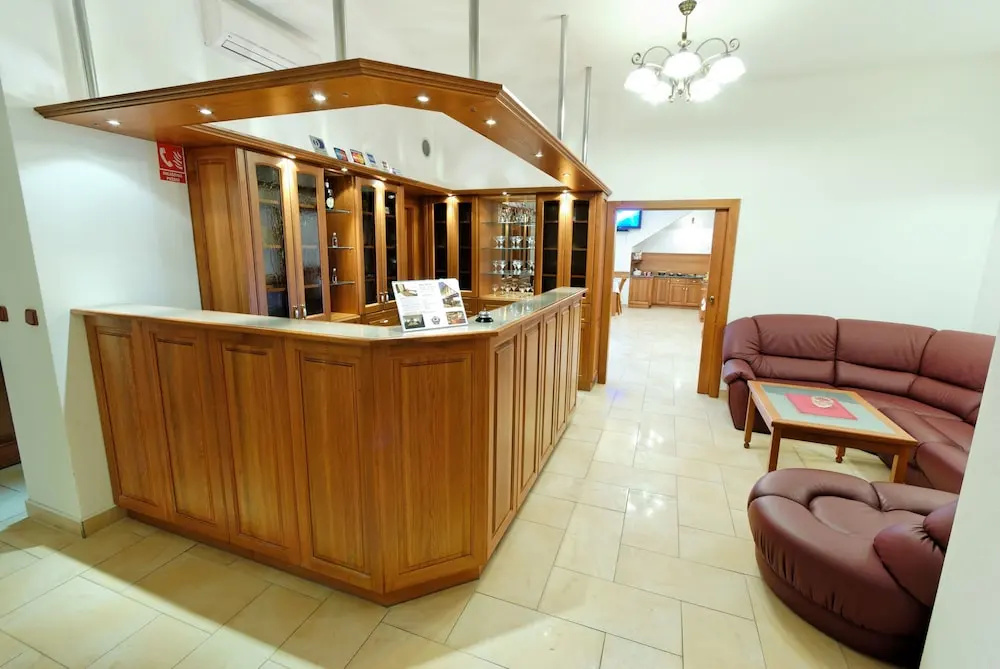 Lobby & Reception