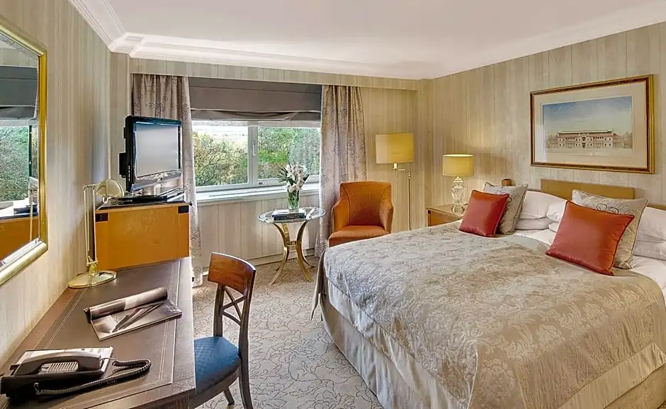 Classic Club High Floor Double room (full double bed)