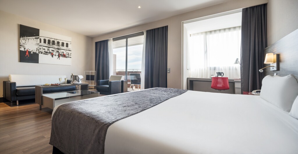 Hotel ILUNION Barcelona picture