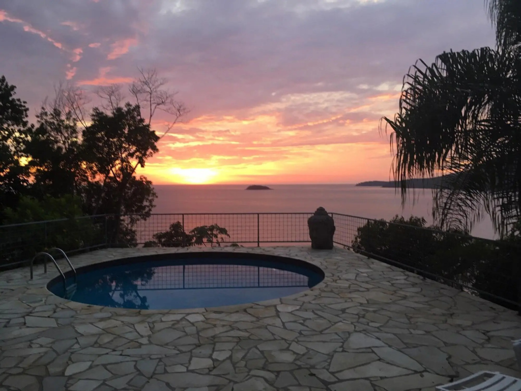 Pineapples Ubatuba | Mansion overlooking the sea
