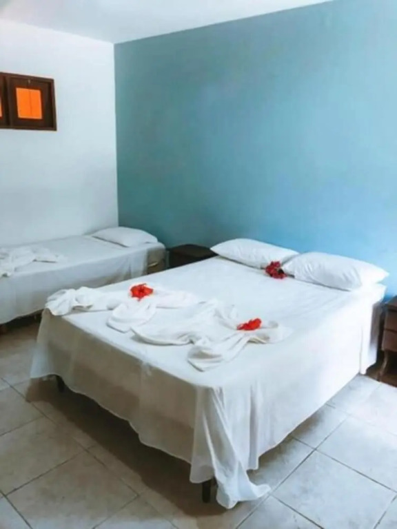 四人房，設有陽台及大雙人床