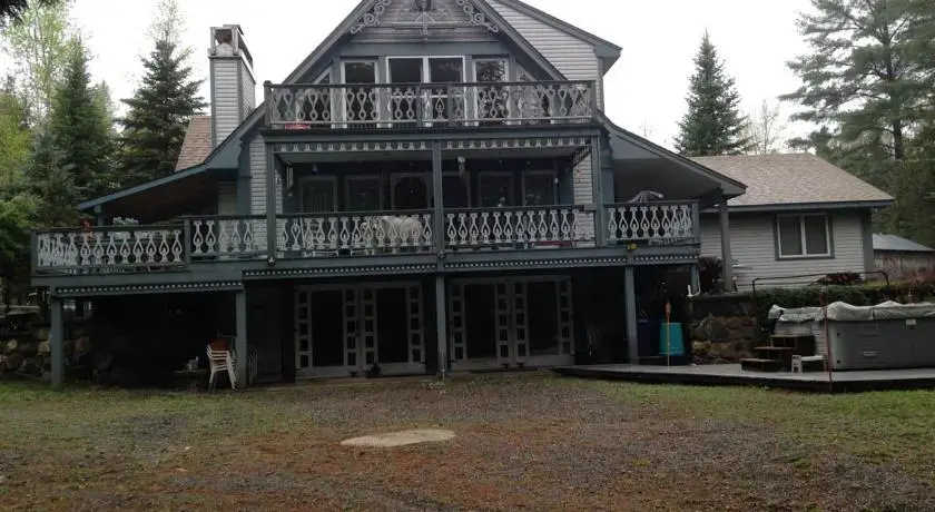 Riverhouse Inn B&B