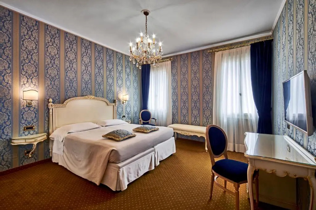 Deluxe room with canal view