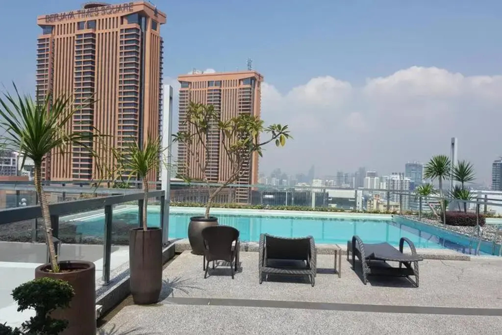 2mins walk to Bukit Bintang BEST SUNSET view 2BR 8-1 WIFI 100mbps