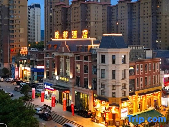 Fengbang Hotel (Kunming University Town South Metro Station)