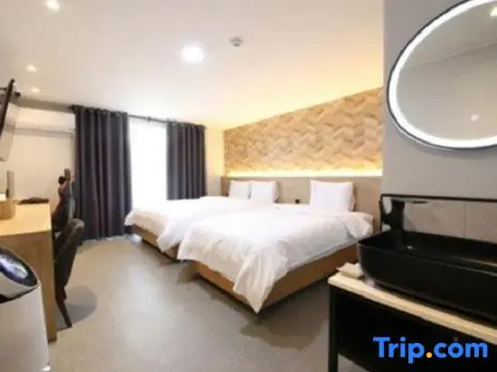 Standard Triple room with balcony