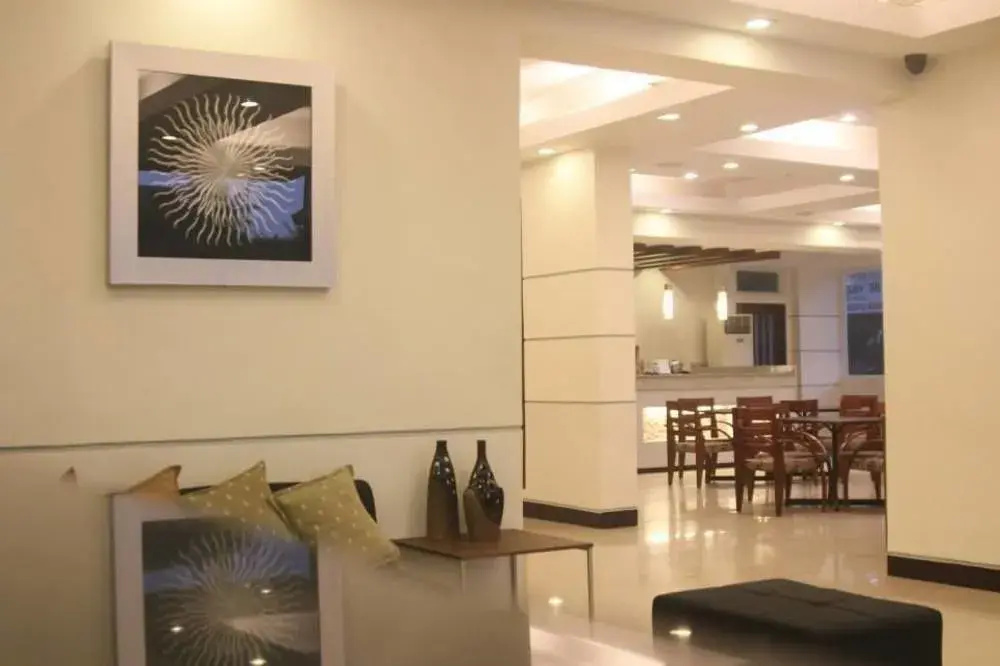 OYO 543 Negrense Suites