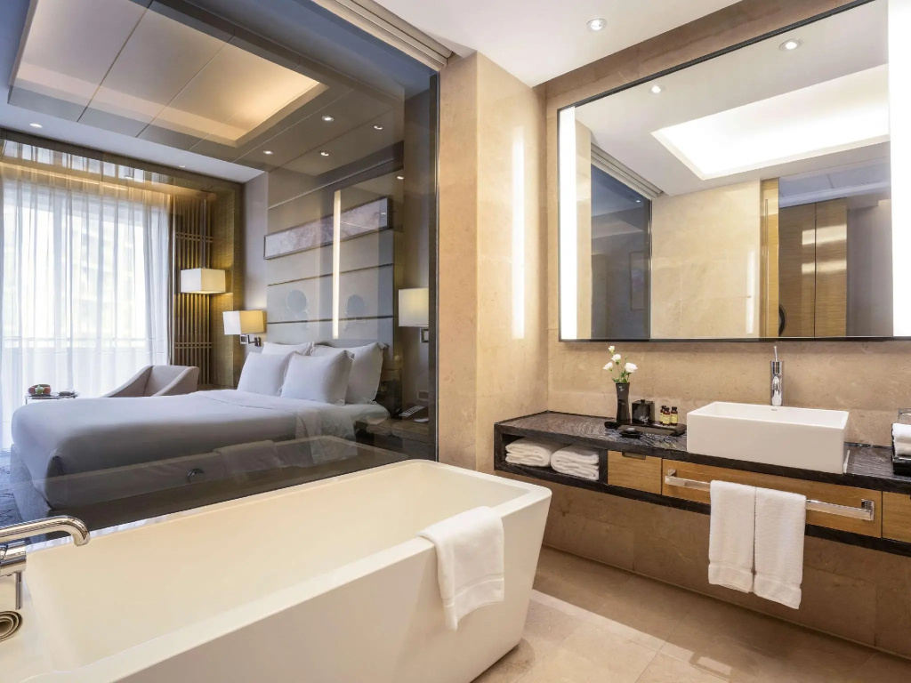 Superior Double room with balcony (full double bed)