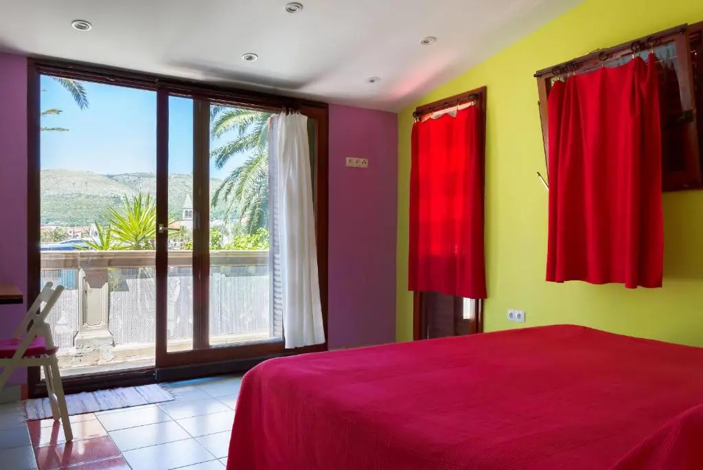 Standard Double room with balcony (full double bed)