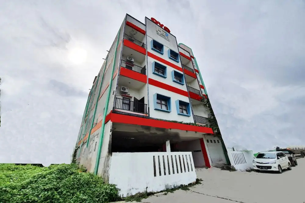HER Mandiri Guest House by OYO Rooms